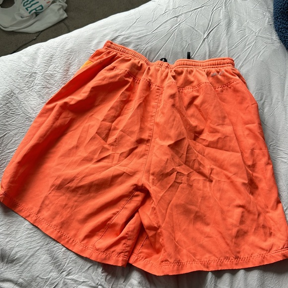Men’s Nike short - Picture 2 of 2